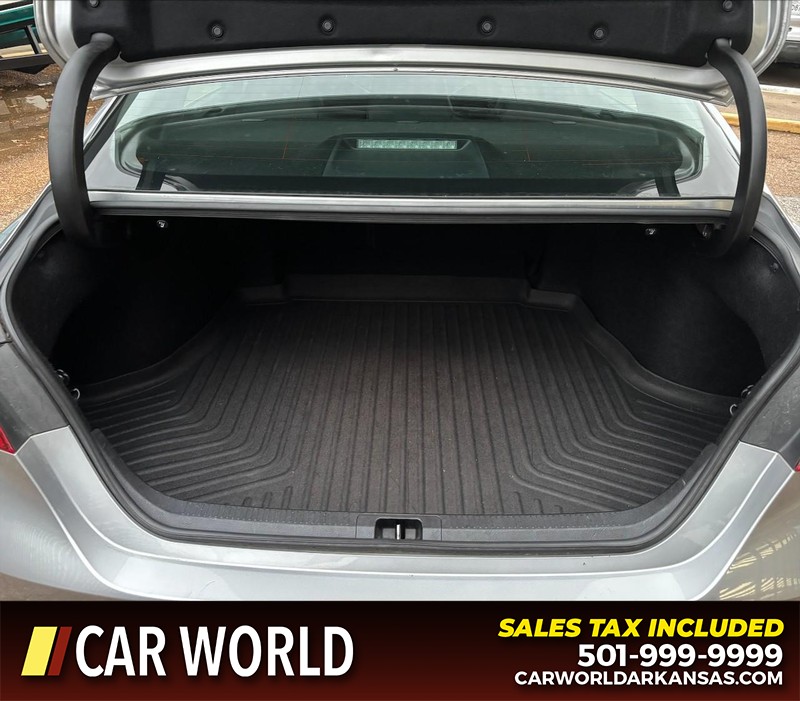 Toyota Camry Vehicle Full-screen Gallery Image 6