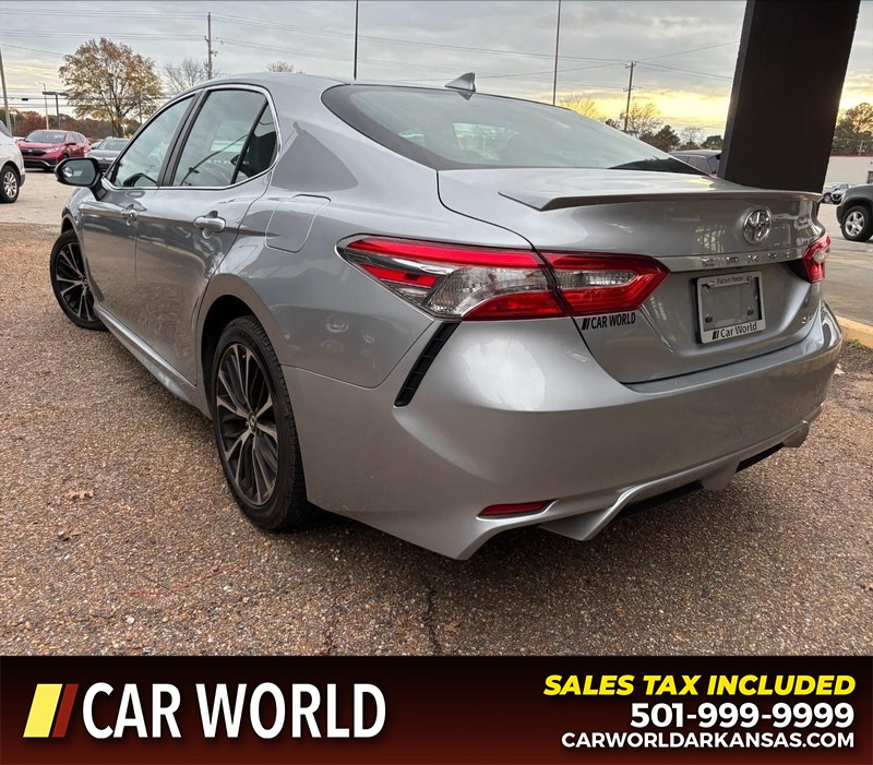 Toyota Camry Vehicle Full-screen Gallery Image 7