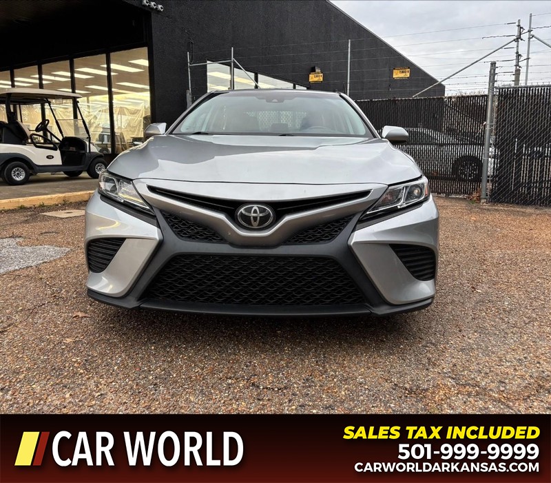 Toyota Camry Vehicle Full-screen Gallery Image 10