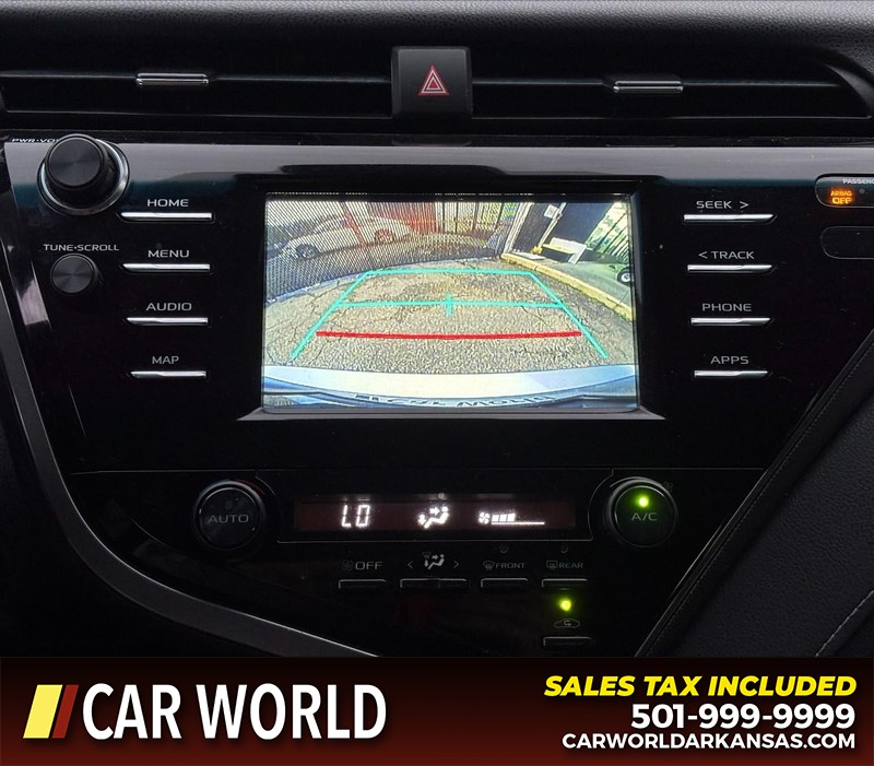 Toyota Camry Vehicle Full-screen Gallery Image 18