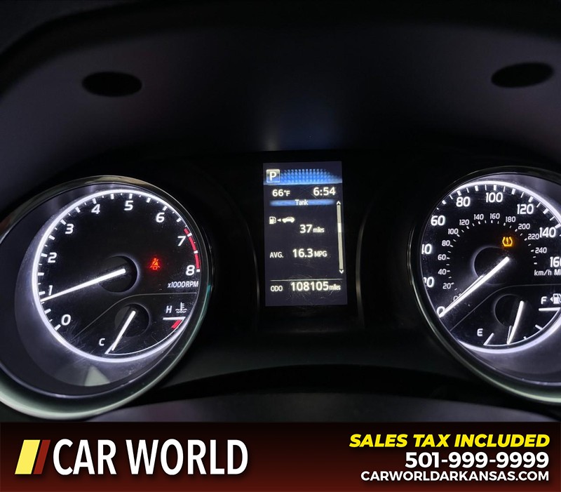 Toyota Camry Vehicle Full-screen Gallery Image 20