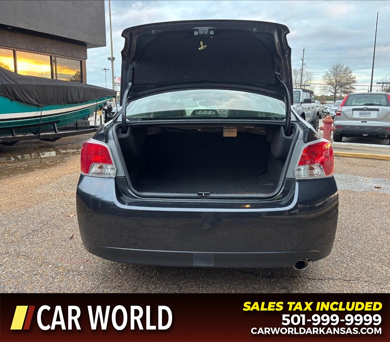 Subaru Impreza Sedan Vehicle Full-screen Gallery Image 5