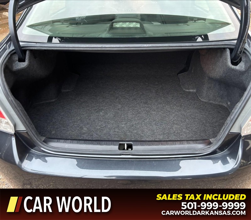 Subaru Impreza Sedan Vehicle Full-screen Gallery Image 6