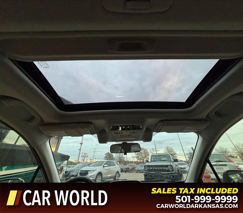 Subaru Impreza Sedan Vehicle Full-screen Gallery Image 12