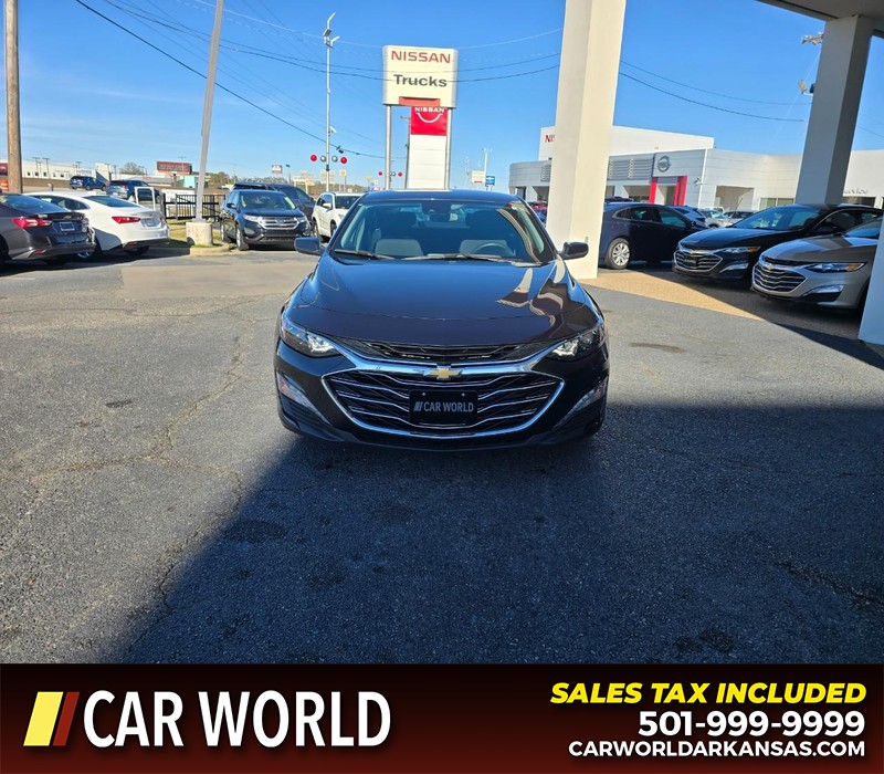 Chevrolet Malibu Vehicle Full-screen Gallery Image 2