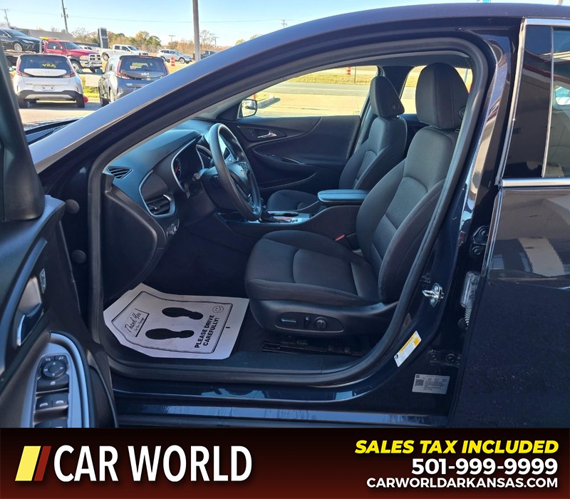 Chevrolet Malibu Vehicle Full-screen Gallery Image 8