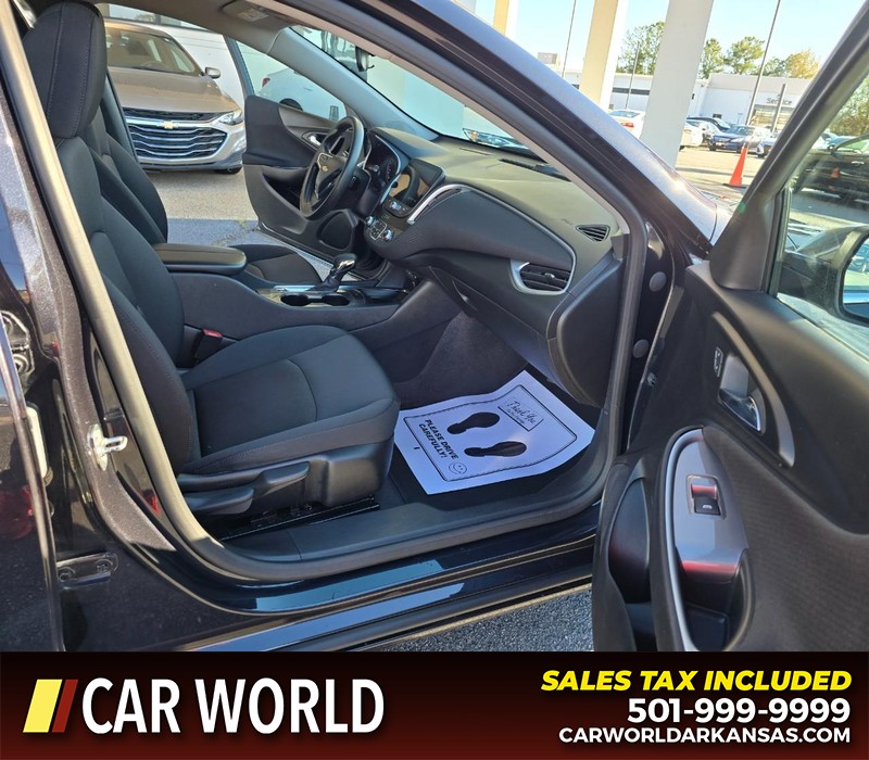 Chevrolet Malibu Vehicle Full-screen Gallery Image 11