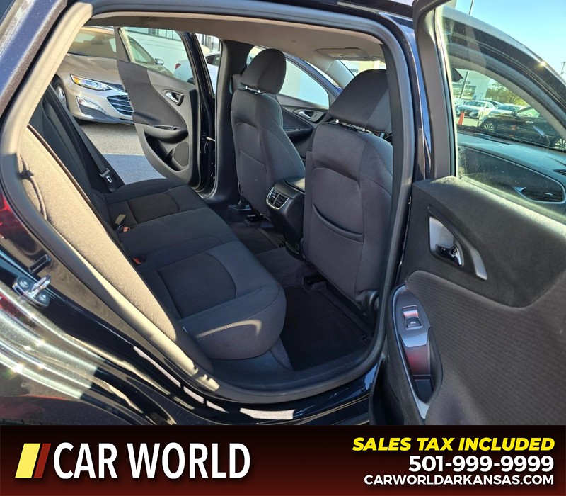 Chevrolet Malibu Vehicle Full-screen Gallery Image 12