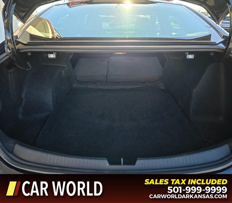 Chevrolet Malibu Vehicle Full-screen Gallery Image 14