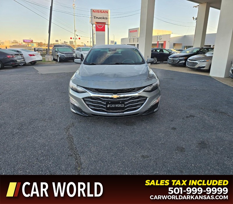 Chevrolet Malibu Vehicle Full-screen Gallery Image 2