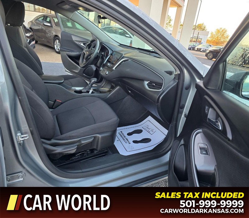 Chevrolet Malibu Vehicle Full-screen Gallery Image 11