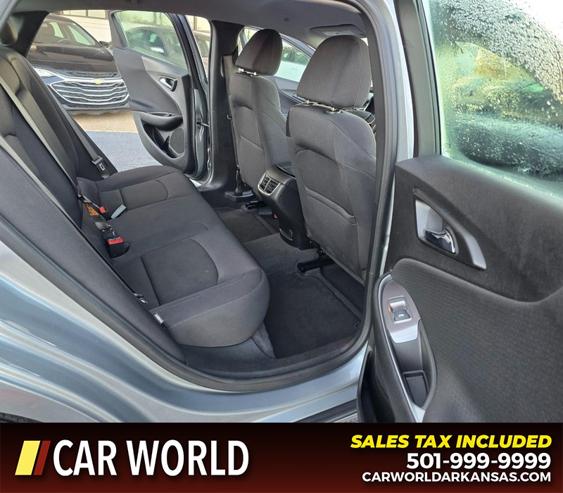 Chevrolet Malibu Vehicle Full-screen Gallery Image 12