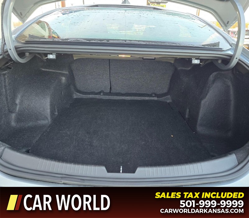 Chevrolet Malibu Vehicle Full-screen Gallery Image 13