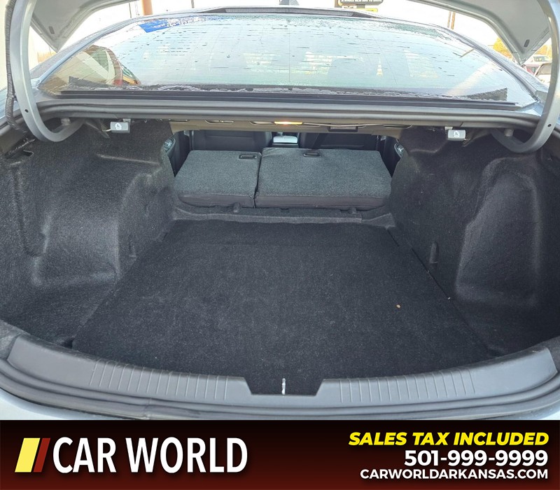 Chevrolet Malibu Vehicle Full-screen Gallery Image 14