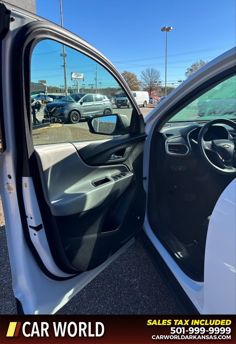 Chevrolet Equinox Vehicle Full-screen Gallery Image 12