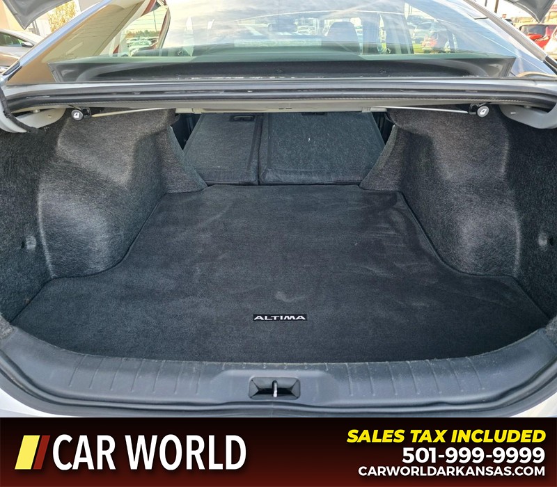 Nissan Altima Vehicle Full-screen Gallery Image 14