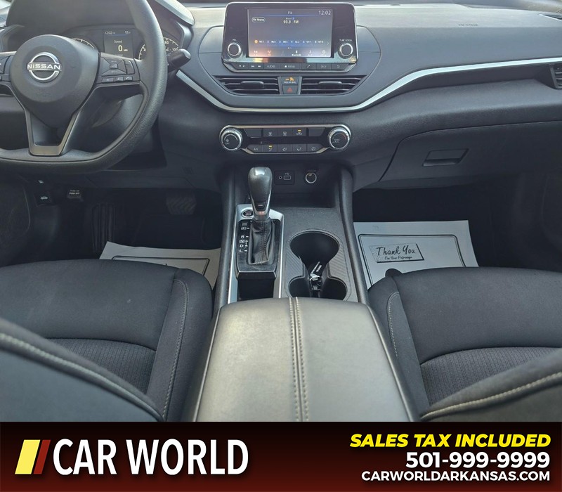 Nissan Altima Vehicle Full-screen Gallery Image 18