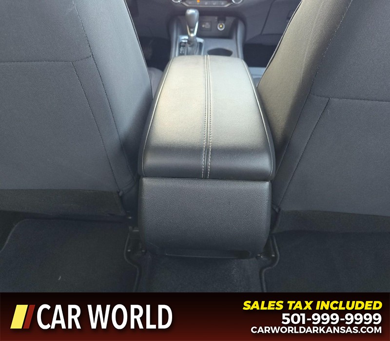 Nissan Altima Vehicle Full-screen Gallery Image 19