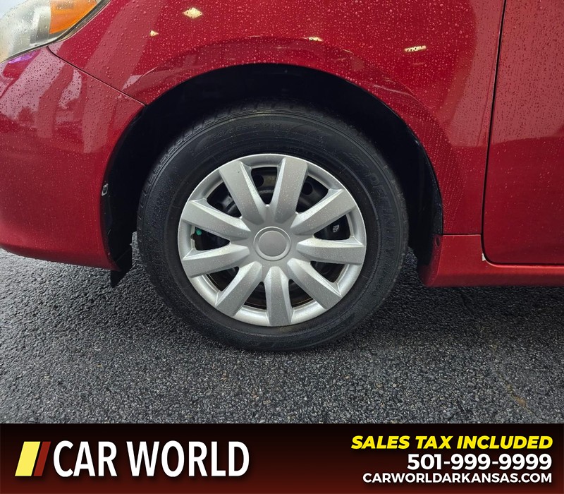 Toyota Corolla Vehicle Full-screen Gallery Image 6