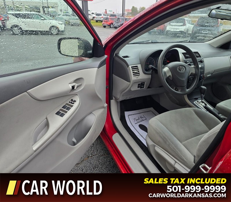 Toyota Corolla Vehicle Full-screen Gallery Image 7