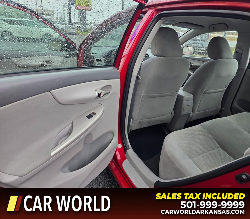 Toyota Corolla Vehicle Full-screen Gallery Image 9