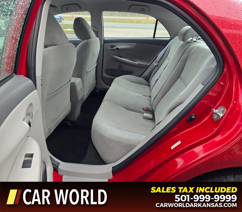 Toyota Corolla Vehicle Full-screen Gallery Image 10