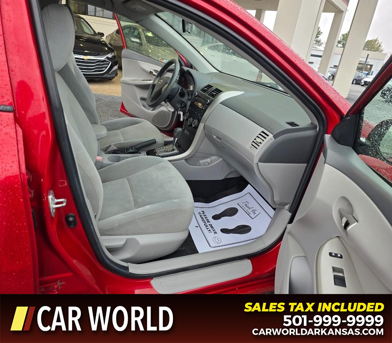 Toyota Corolla Vehicle Full-screen Gallery Image 11