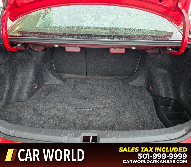 Toyota Corolla Vehicle Full-screen Gallery Image 13