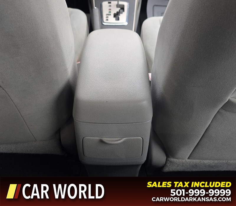 Toyota Corolla Vehicle Full-screen Gallery Image 19