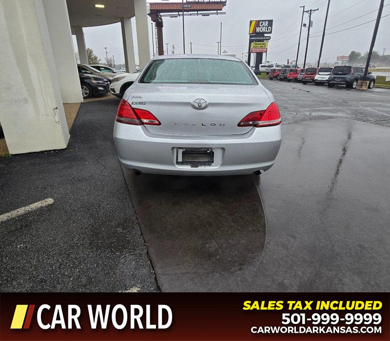 Toyota Avalon Vehicle Full-screen Gallery Image 5