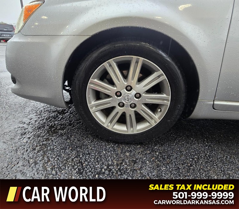 Toyota Avalon Vehicle Full-screen Gallery Image 6