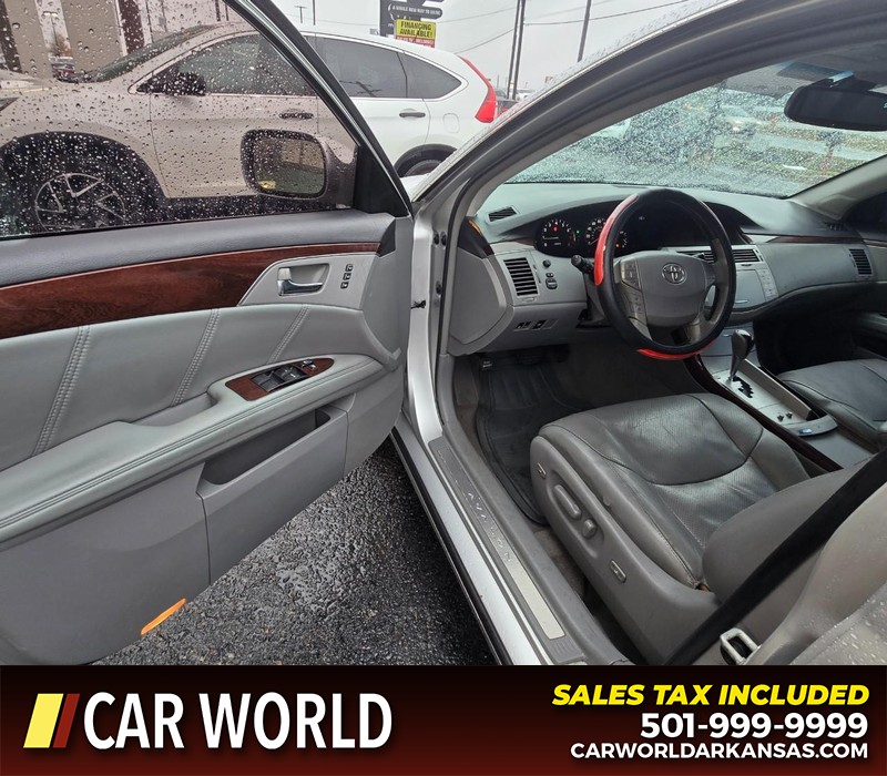 Toyota Avalon Vehicle Full-screen Gallery Image 7