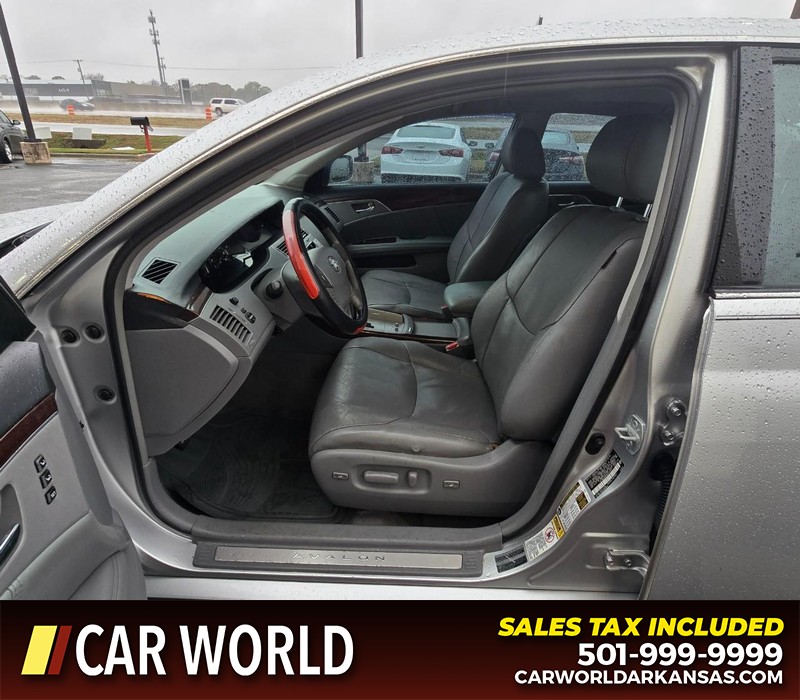 Toyota Avalon Vehicle Full-screen Gallery Image 8