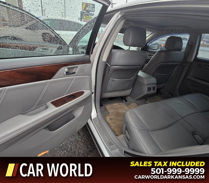 Toyota Avalon Vehicle Full-screen Gallery Image 9