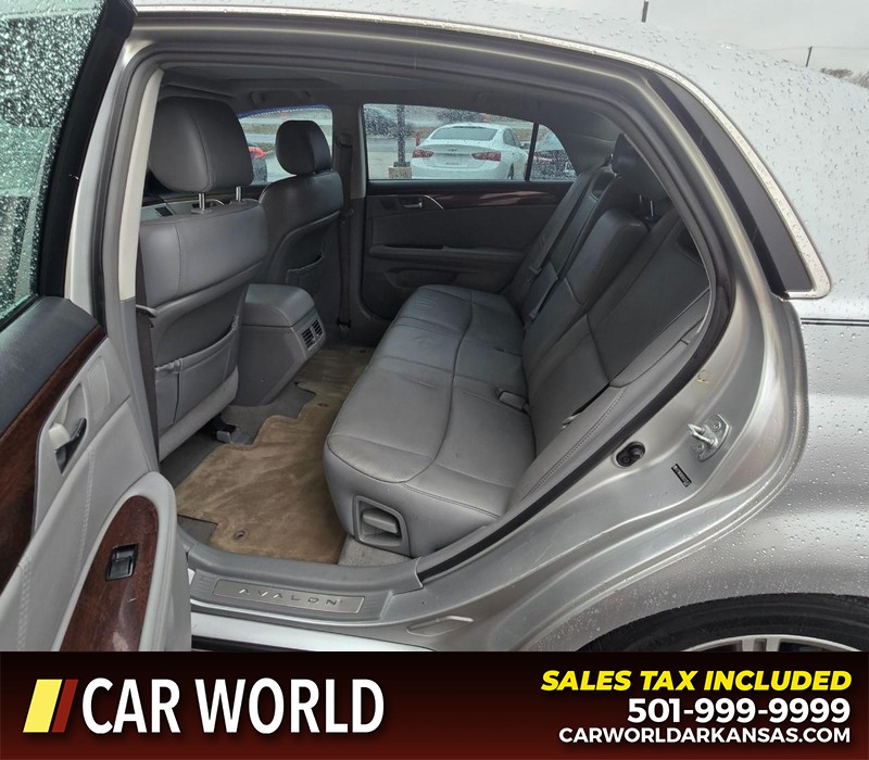 Toyota Avalon Vehicle Full-screen Gallery Image 10