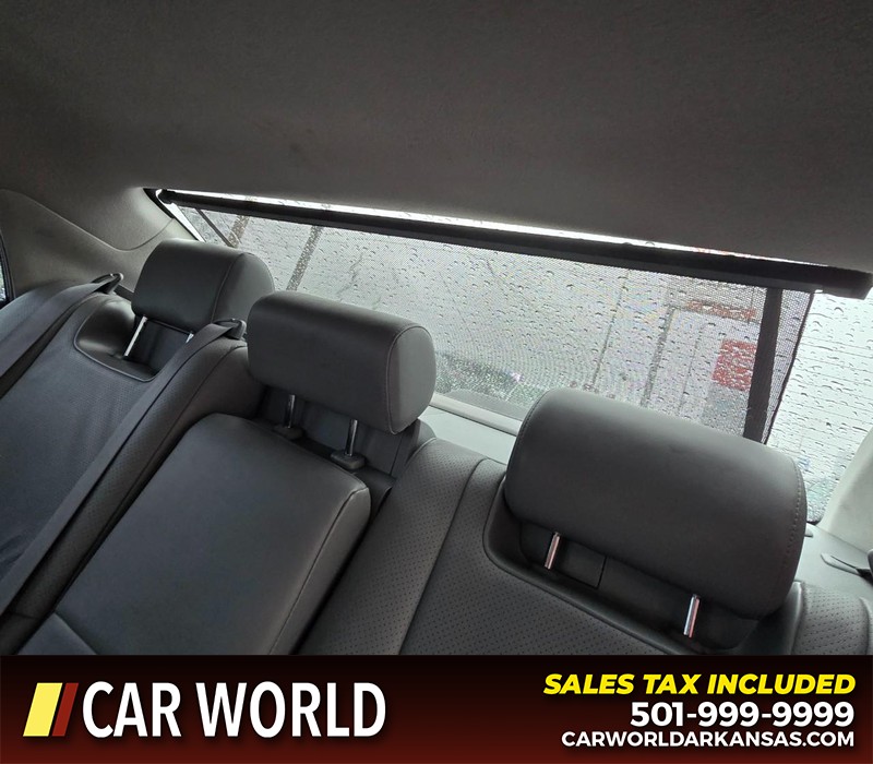 Toyota Avalon Vehicle Full-screen Gallery Image 11