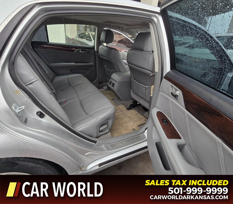Toyota Avalon Vehicle Full-screen Gallery Image 13