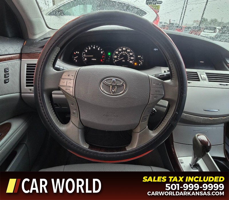 Toyota Avalon Vehicle Full-screen Gallery Image 15