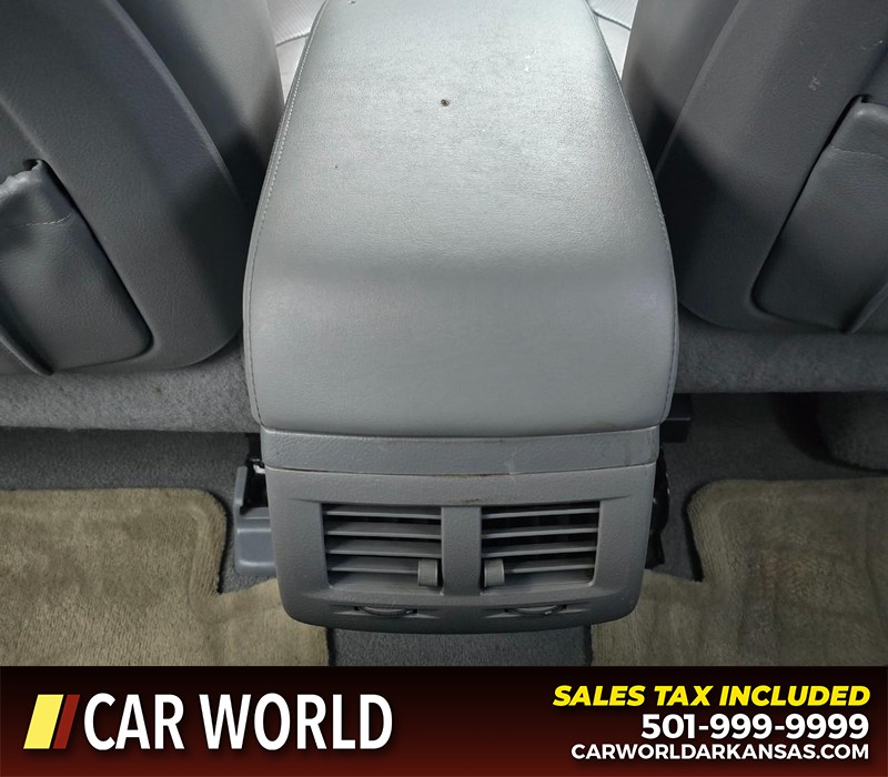 Toyota Avalon Vehicle Full-screen Gallery Image 20