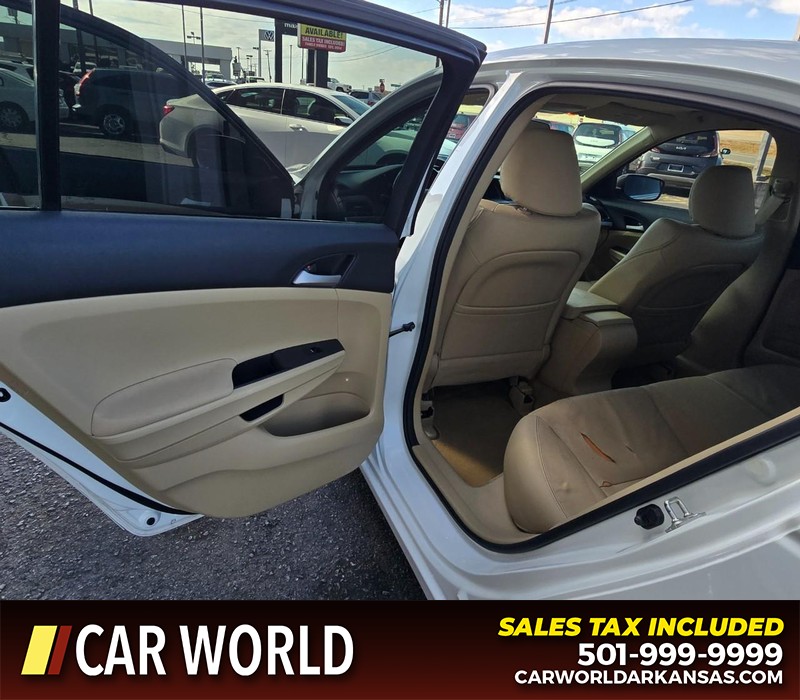 Honda Accord Sedan Vehicle Full-screen Gallery Image 9