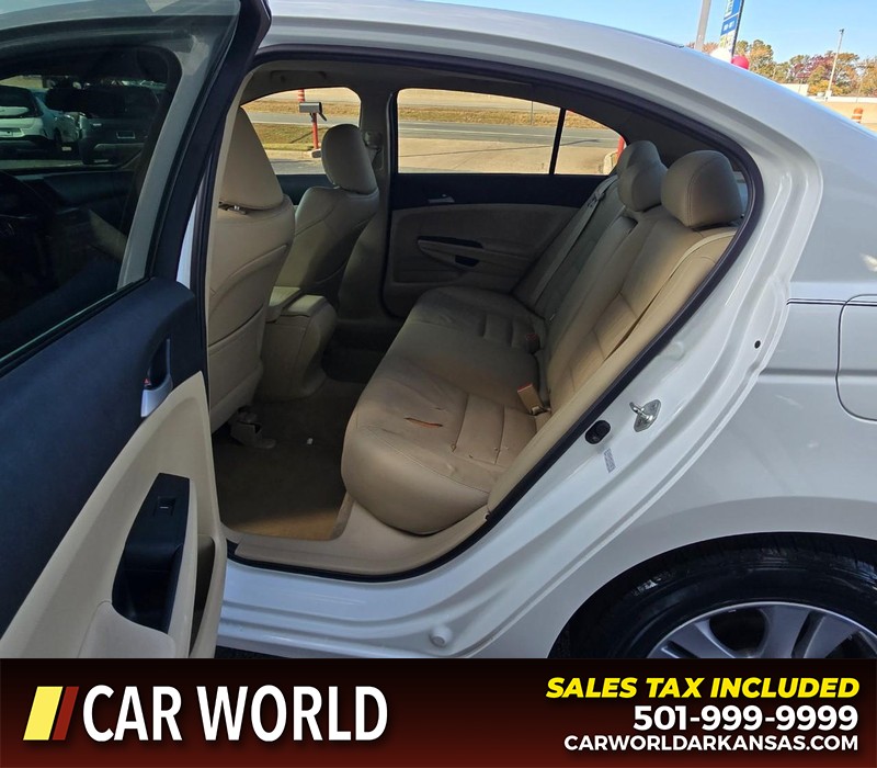 Honda Accord Sedan Vehicle Full-screen Gallery Image 10