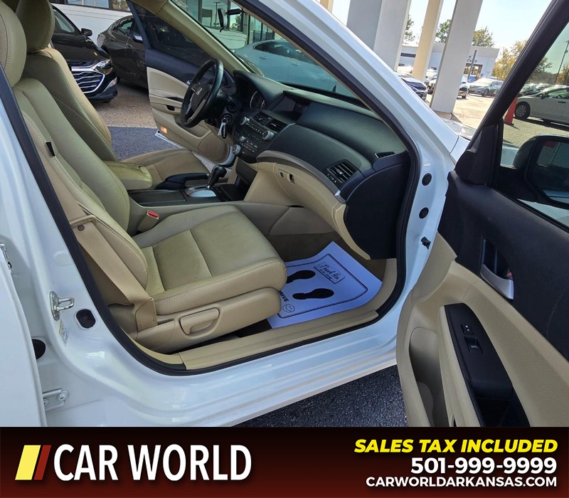 Honda Accord Sedan Vehicle Full-screen Gallery Image 11