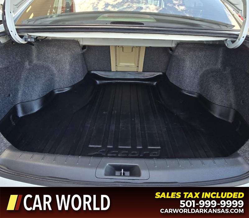 Honda Accord Sedan Vehicle Full-screen Gallery Image 13