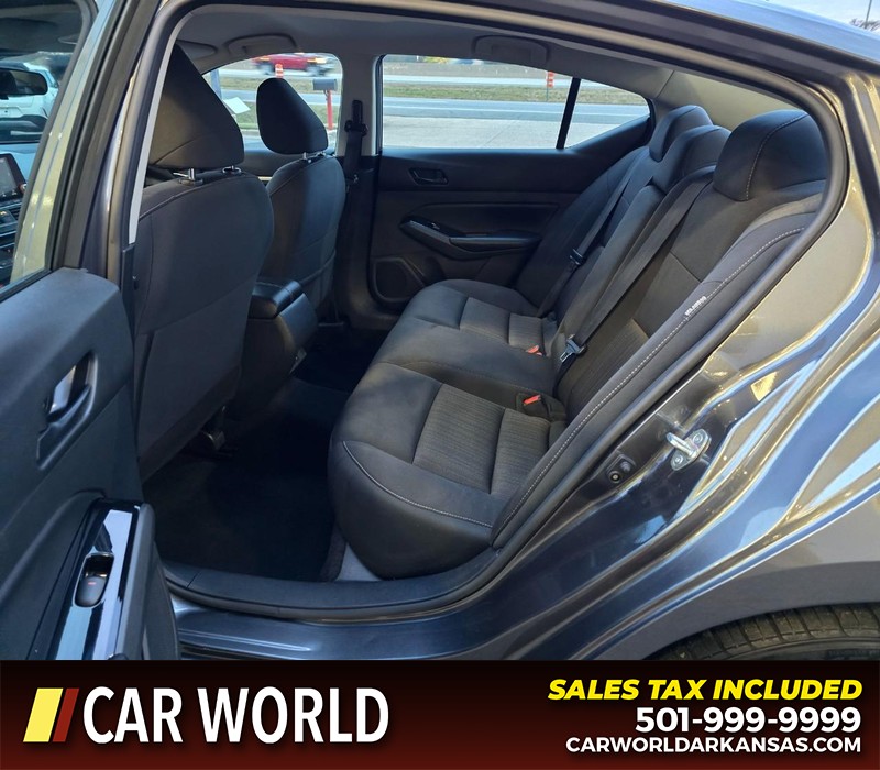 Nissan Altima Vehicle Full-screen Gallery Image 10