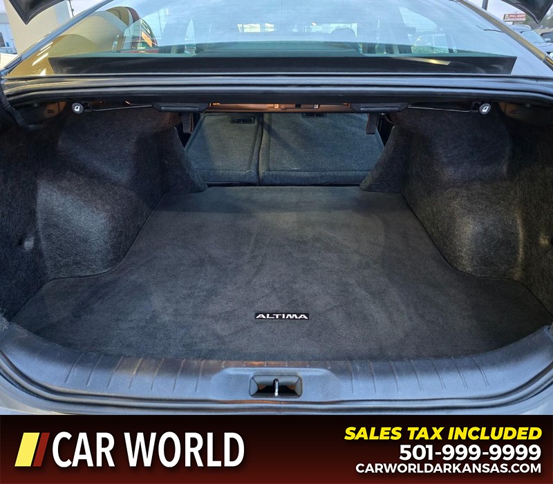 Nissan Altima Vehicle Full-screen Gallery Image 14
