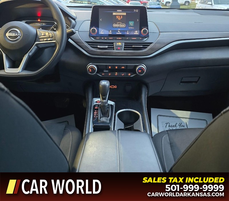 Nissan Altima Vehicle Full-screen Gallery Image 18