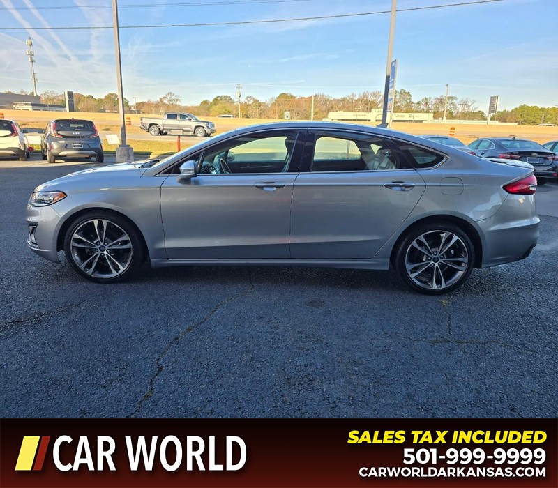 Ford Fusion Vehicle Full-screen Gallery Image 4