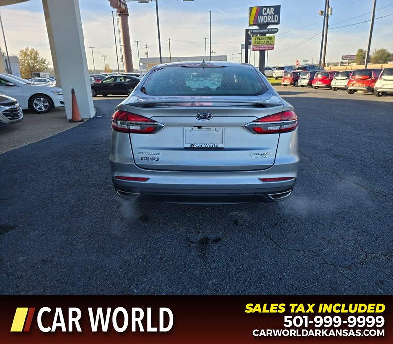 Ford Fusion Vehicle Full-screen Gallery Image 6