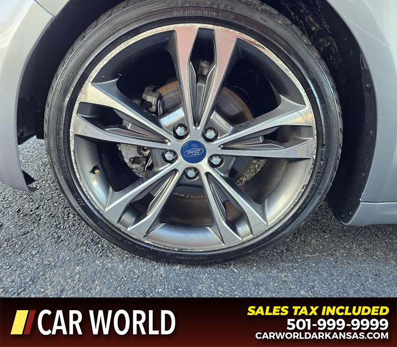 Ford Fusion Vehicle Full-screen Gallery Image 7