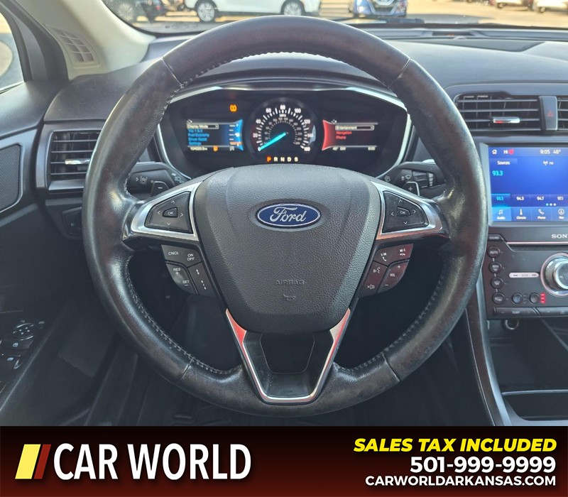 Ford Fusion Vehicle Full-screen Gallery Image 16